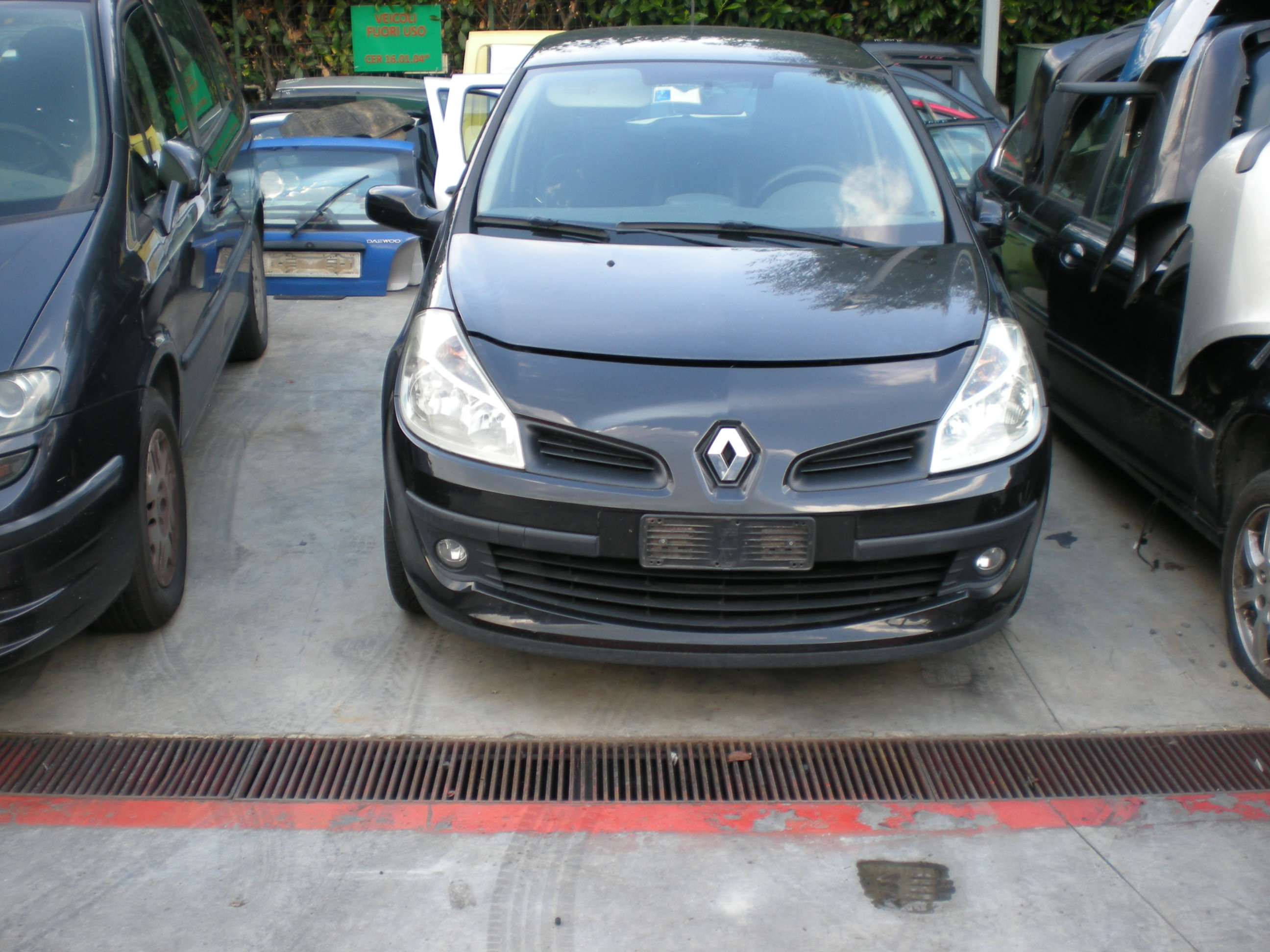 renault clio le iene disponibile presso Autodemolizione Eco ad Avellino