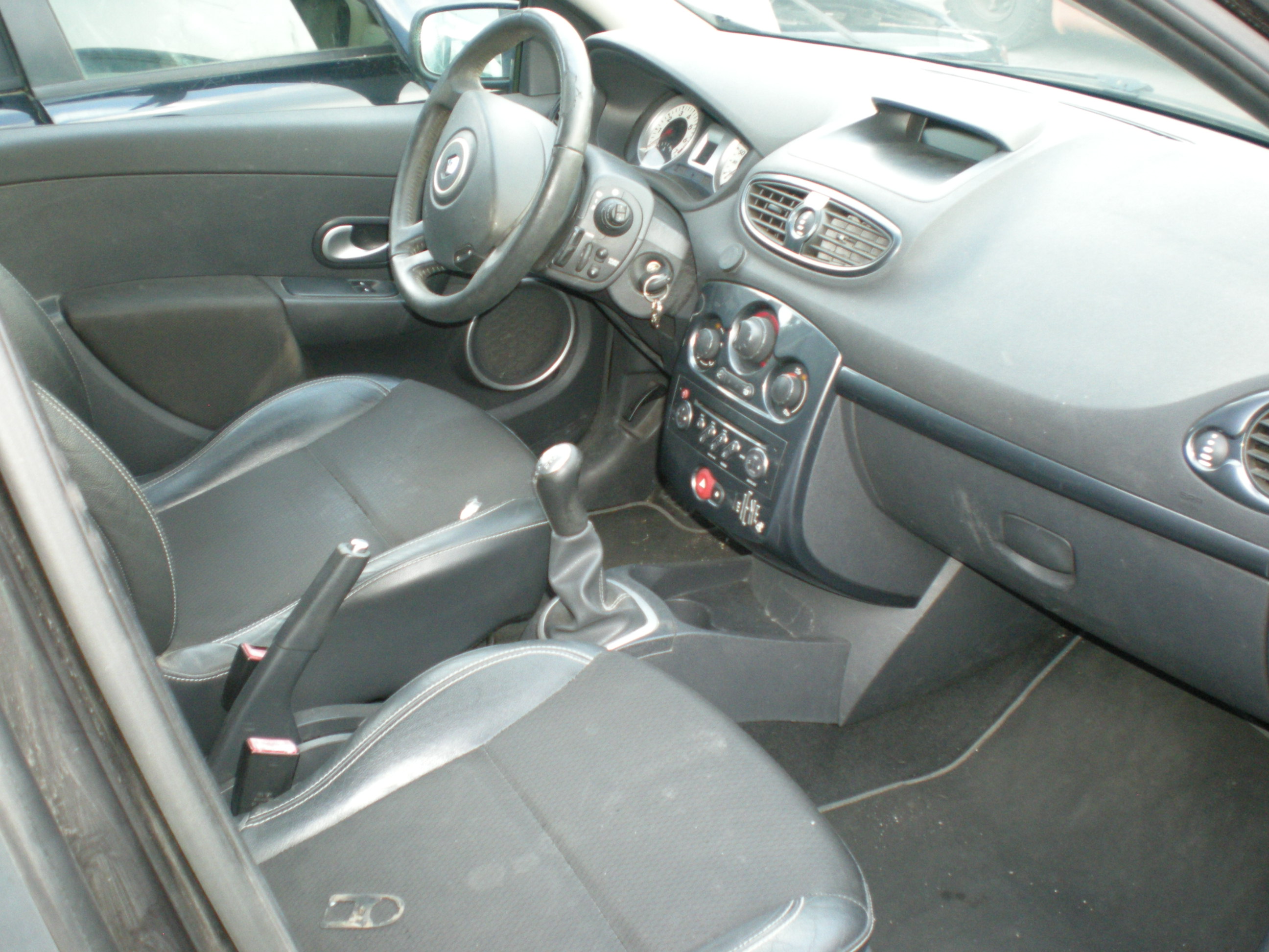 renault clio le iene disponibile presso Autodemolizione Eco ad Avellino